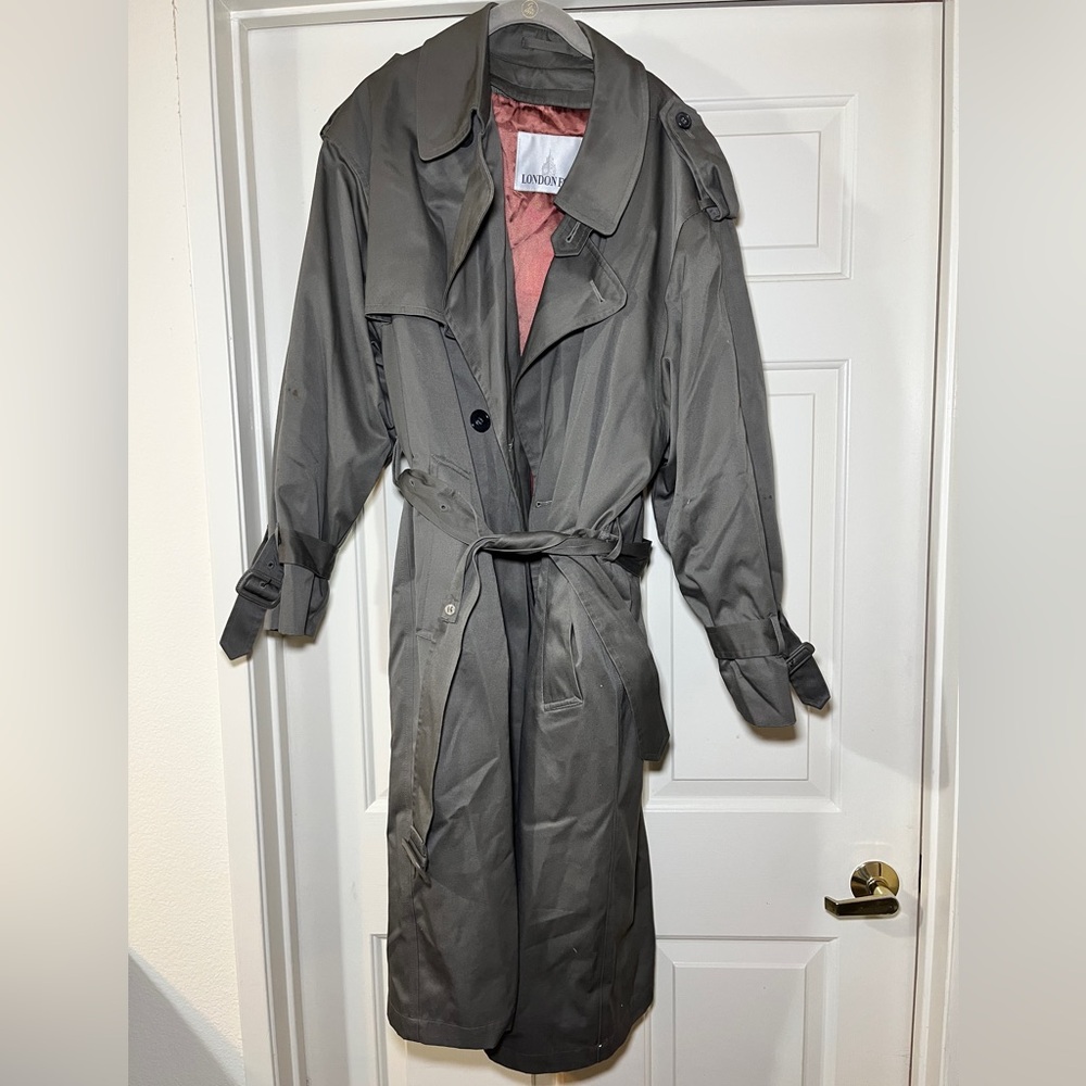 LONDON FOG VINTAGE TRENCH COAT 🧥